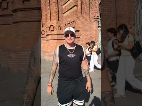 Miniatura del video: Argentinos por el mundo          #españa #turismo #lugaresdelaargentina. barcelona #spain #europa #travel #argentina #promo #oyentes #river #viajeros #argentinos #trip #tour...