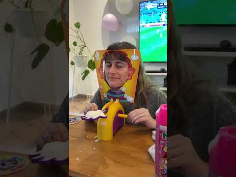 Miniatura del video: Cuándo fue la última vez que jugaste como un niño? 🎂🎈🍰          #juegos #familia. diversion #díadelniño #infancia #niñez #argentina #jugar #sinvergüenza #pastelazo #turismo #lugaresd...